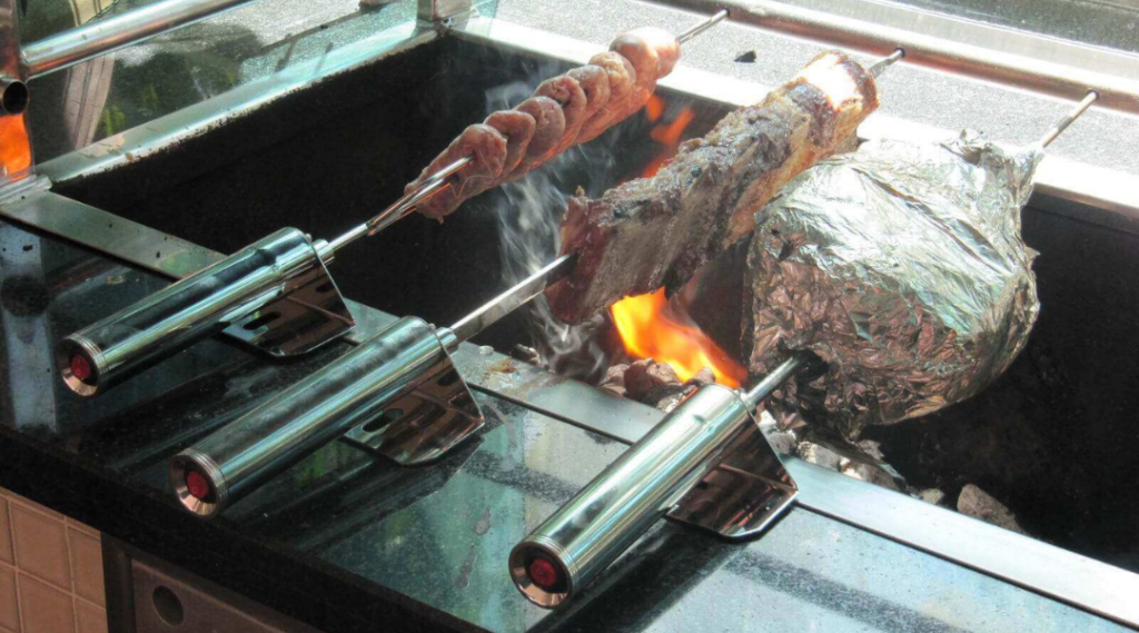 Carne suculenta  Espetinho de carne, Culinaria, Churrasco