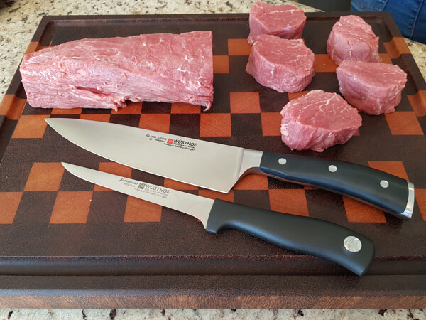 Exemplo de melhores facas para churrasco - Faca Desossa, Faca Chef e o Filé Mignon.